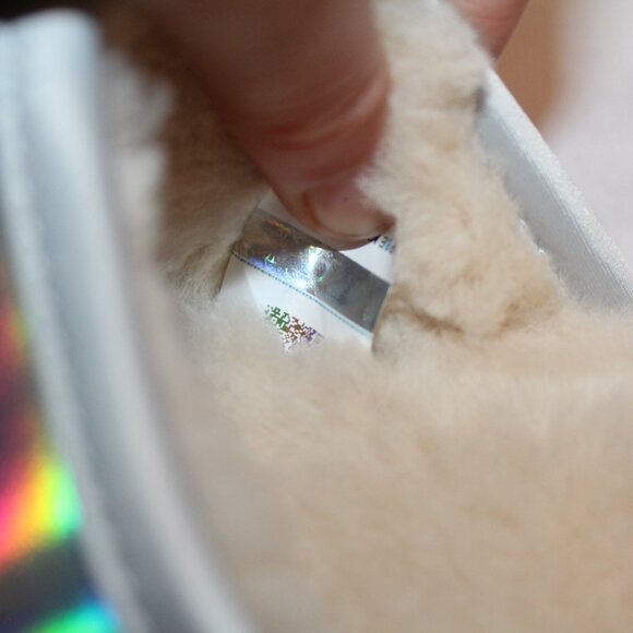 UGG WOMEN'S IRIDESCENT‎ SILVER METALLIC SHEARLING LINED SLIPPERS SZ 11 - Picture 6 of 6